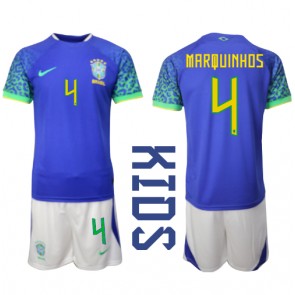 Brasilien Marquinhos #4 kläder Barn VM 2022 Bortatröja Kortärmad (+ korta byxor)